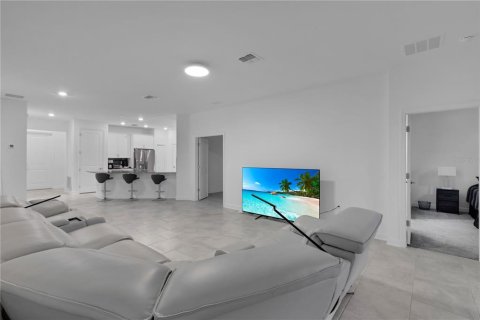 House in Davenport, Florida 4 bedrooms, 195.47 sq.m. № 2122488 - photo 8