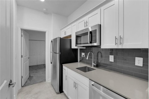 House in Davenport, Florida 4 bedrooms, 195.47 sq.m. № 2122488 - photo 28