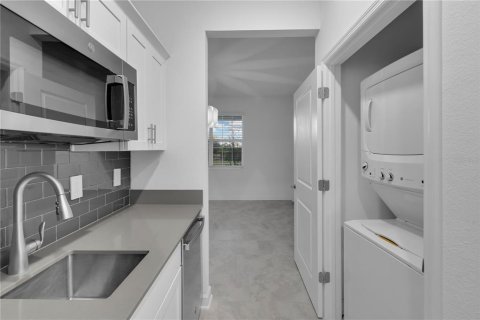 House in Davenport, Florida 4 bedrooms, 195.47 sq.m. № 2122488 - photo 29