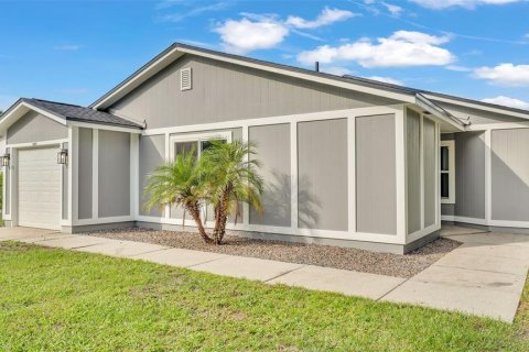 House in Lakeland, Florida 3 bedrooms, 111.2 sq.m. № 1919049 - photo 2