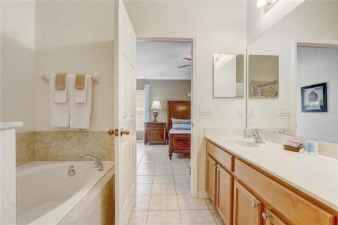 House in Davenport, Florida 4 bedrooms, 279.17 sq.m. № 1745553 - photo 19