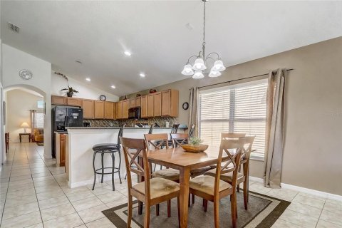 House in Davenport, Florida 4 bedrooms, 279.17 sq.m. № 1745553 - photo 11