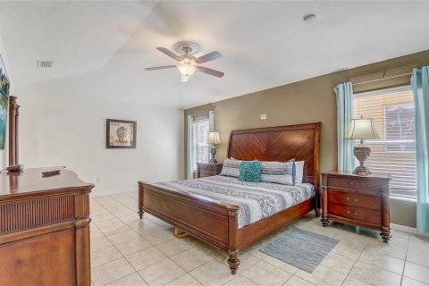 House in Davenport, Florida 4 bedrooms, 279.17 sq.m. № 1745553 - photo 18