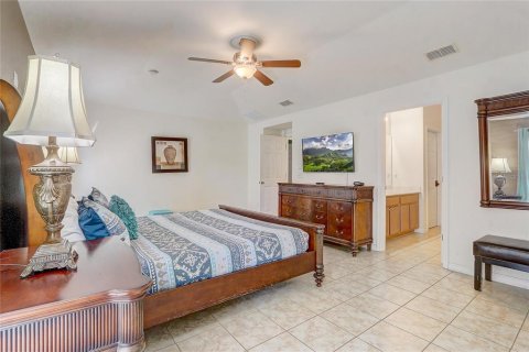 House in Davenport, Florida 4 bedrooms, 279.17 sq.m. № 1745553 - photo 16