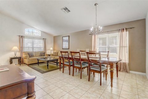 House in Davenport, Florida 4 bedrooms, 279.17 sq.m. № 1745553 - photo 3