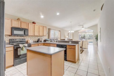 House in Davenport, Florida 4 bedrooms, 279.17 sq.m. № 1745553 - photo 7