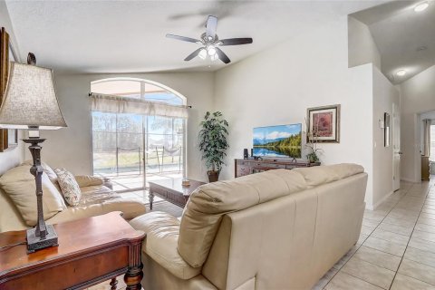 House in Davenport, Florida 4 bedrooms, 279.17 sq.m. № 1745553 - photo 14