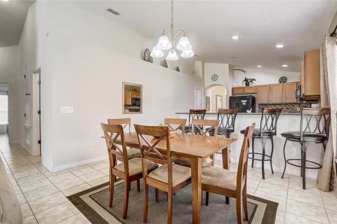 House in Davenport, Florida 4 bedrooms, 279.17 sq.m. № 1745553 - photo 12