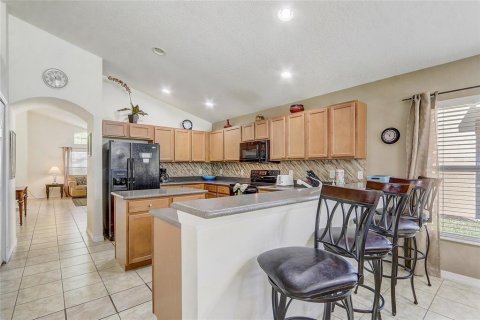 House in Davenport, Florida 4 bedrooms, 279.17 sq.m. № 1745553 - photo 10
