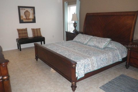 House in Davenport, Florida 4 bedrooms, 279.17 sq.m. № 1745553 - photo 17