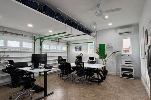 Villa ou maison à vendre à Doral, Floride: 5 chambres, 337.79 m2 № 1966793 - photo 17