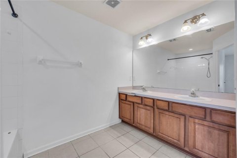 Townhouse in Tampa, Florida 3 bedrooms, 150.97 sq.m. № 2097064 - photo 29