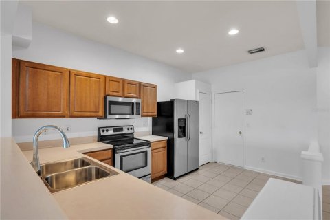 Townhouse in Tampa, Florida 3 bedrooms, 150.97 sq.m. № 2097064 - photo 11