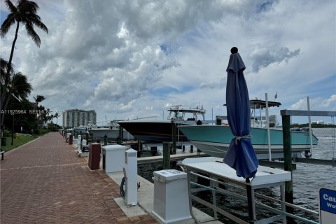 Condo in Miami, Florida, 2 bedrooms  № 1984505 - photo 26