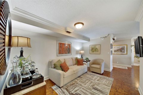 Condo in Miami, Florida, 2 bedrooms  № 1984505 - photo 3