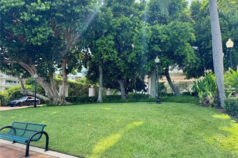 Condo in Miami, Florida, 2 bedrooms  № 1984505 - photo 24