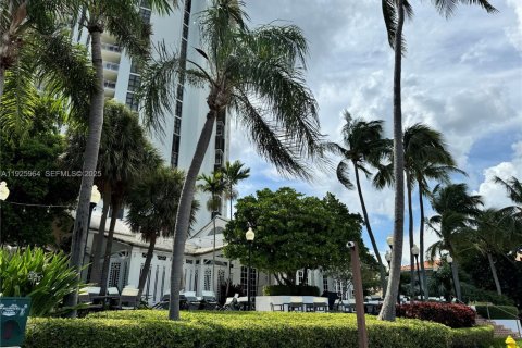 Condo in Miami, Florida, 2 bedrooms  № 1984505 - photo 22