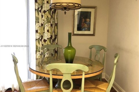 Condo in Miami, Florida, 2 bedrooms  № 1984505 - photo 10