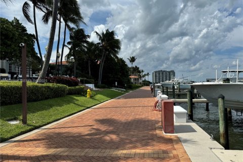 Condo in Miami, Florida, 2 bedrooms  № 1984505 - photo 23