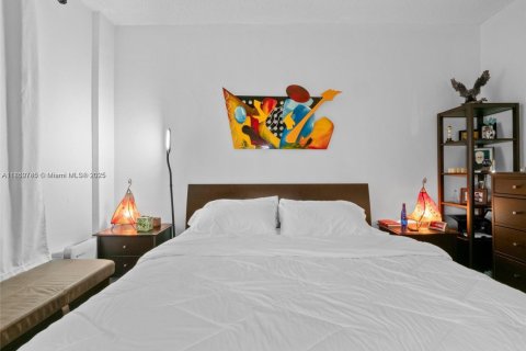 Condo in Sunny Isles Beach, Florida, 1 bedroom  № 1890960 - photo 17
