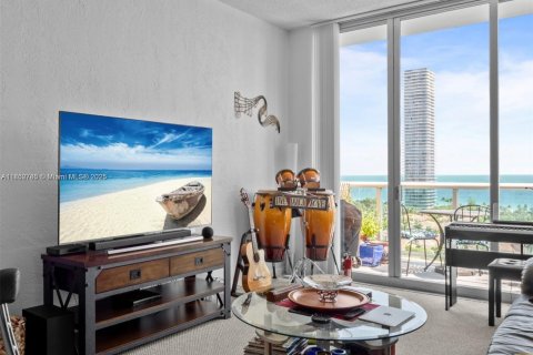 Condo in Sunny Isles Beach, Florida, 1 bedroom  № 1890960 - photo 8
