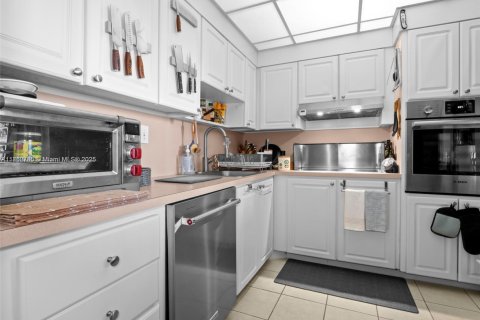 Condo in Sunny Isles Beach, Florida, 1 bedroom  № 1890960 - photo 11