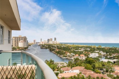 Condo in Sunny Isles Beach, Florida, 1 bedroom  № 1890960 - photo 2