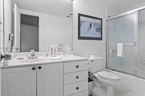 Condo in Sunny Isles Beach, Florida, 1 bedroom  № 1890960 - photo 14