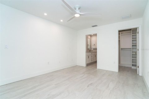 Condo in Englewood, Florida, 2 bedrooms  № 1686685 - photo 29