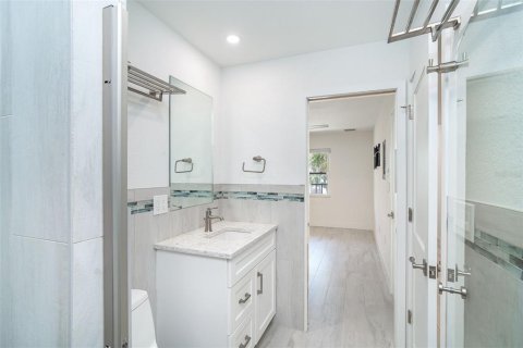 Condo in Englewood, Florida, 2 bedrooms  № 1686685 - photo 15