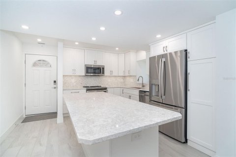 Condo in Englewood, Florida, 2 bedrooms  № 1686685 - photo 5