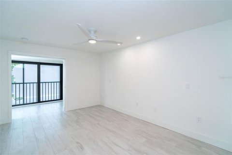 Condo in Englewood, Florida, 2 bedrooms  № 1686685 - photo 26