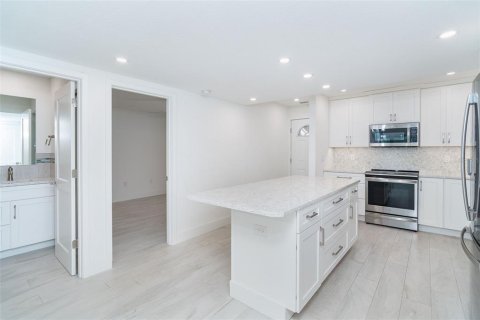 Condo in Englewood, Florida, 2 bedrooms  № 1686685 - photo 9