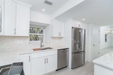 Condo in Englewood, Florida, 2 bedrooms  № 1686685 - photo 7