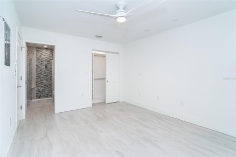 Condo in Englewood, Florida, 2 bedrooms  № 1686685 - photo 11