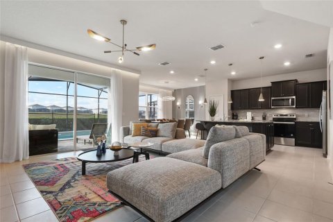 House in Davenport, Florida 5 bedrooms, 232.63 sq.m. № 2136224 - photo 3