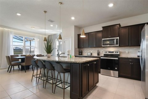 House in Davenport, Florida 5 bedrooms, 232.63 sq.m. № 2136224 - photo 17