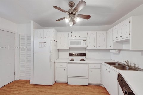 Copropriété à vendre à Miami, Floride: 2 chambres, 96.25 m2 № 1938202 - photo 17