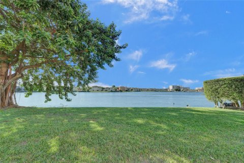 Copropriété à vendre à Miami, Floride: 2 chambres, 96.25 m2 № 1938202 - photo 1