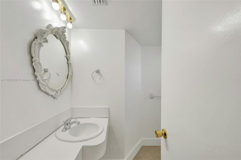 Купить кондоминиум в Майами, Флорида 2 спальни, 96.25м2, № 1938202 - фото 11