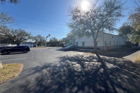 Propiedad comercial en alquiler en Tampa, Florida, 397.53 m2 № 1523501 - foto 6