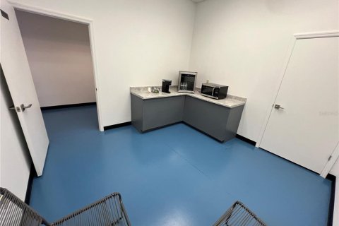 Propiedad comercial en alquiler en Tampa, Florida, 397.53 m2 № 1523501 - foto 24