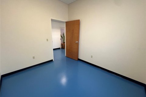 Propiedad comercial en alquiler en Tampa, Florida, 397.53 m2 № 1523501 - foto 18