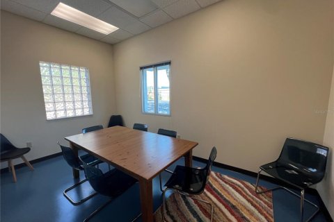 Propiedad comercial en alquiler en Tampa, Florida, 397.53 m2 № 1523501 - foto 14