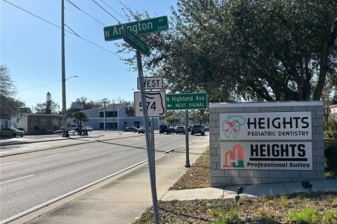Propiedad comercial en alquiler en Tampa, Florida, 397.53 m2 № 1523501 - foto 8