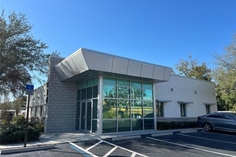 Propiedad comercial en alquiler en Tampa, Florida, 397.53 m2 № 1523501 - foto 1