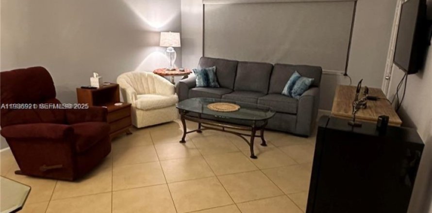 Condo in Lauderdale-by-the-Sea, Florida, 1 bedroom  № 1994815