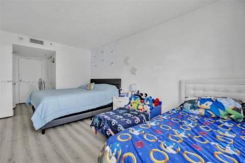 Condo in North Bay Village, Florida, 3 bedrooms  № 1840849 - photo 7