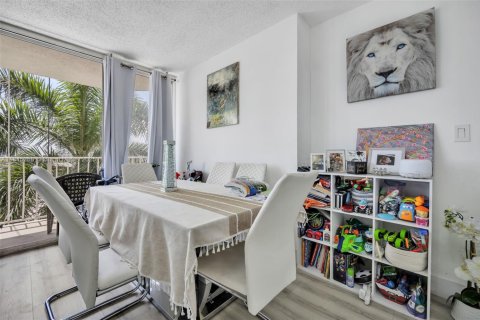Condo in North Bay Village, Florida, 3 bedrooms  № 1840849 - photo 5