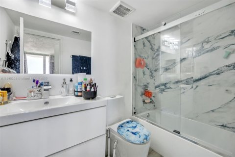 Condo in North Bay Village, Florida, 3 bedrooms  № 1840849 - photo 18